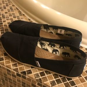 Toms Black